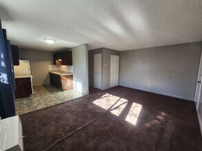 1941 Clinton St in Aurora, CO - Foto de edificio - Building Photo