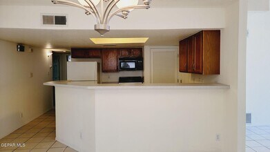 7025 Crown Ridge Dr in El Paso, TX - Building Photo - Building Photo