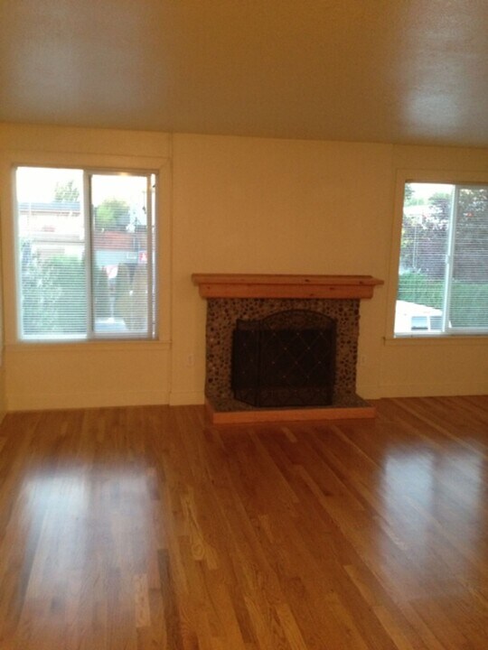 2801 N Ainsworth St in Portland, OR - Building Photo