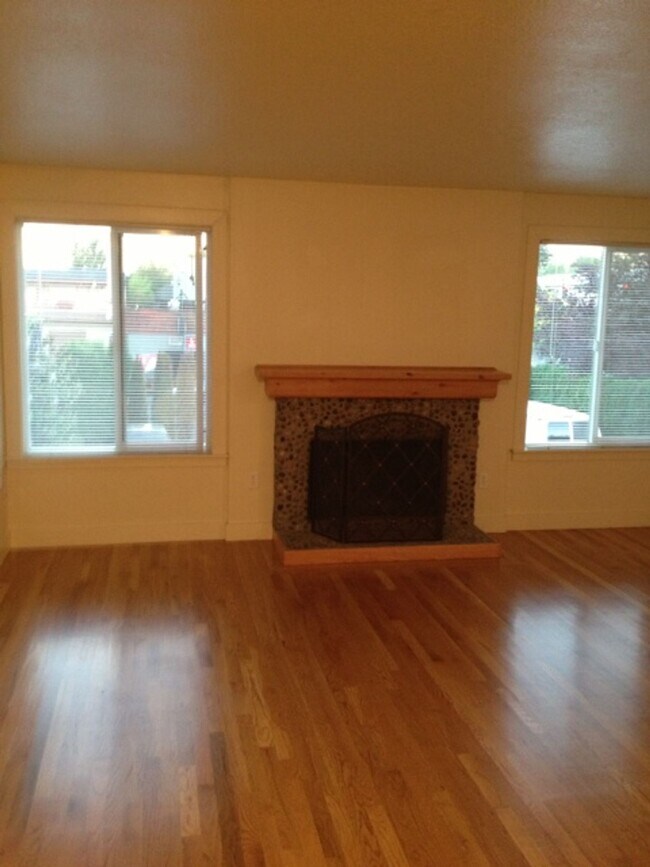 2801 N Ainsworth St in Portland, OR - Building Photo - Building Photo