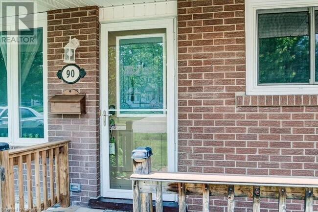 90 Blackhorne Dr in Kitchener, ON - Building Photo - Building Photo