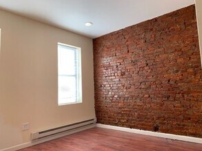 2818 Helen St in Philadelphia, PA - Building Photo - Building Photo