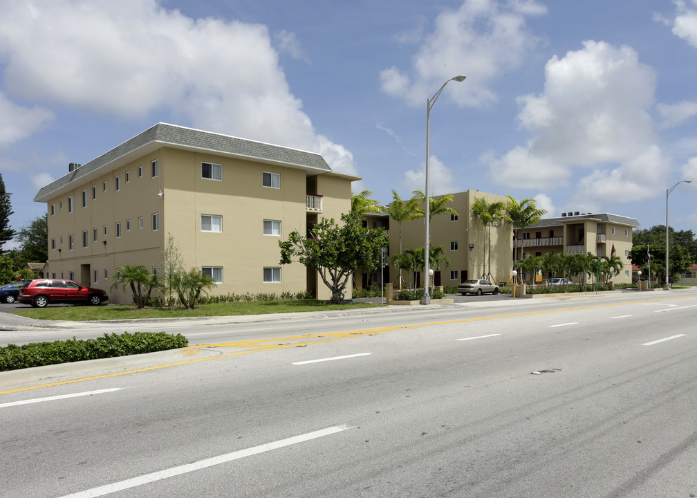 Bel House Apartments in North Miami, FL - Foto de edificio