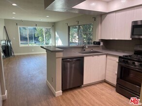 7327 Willoughby Ave in Los Angeles, CA - Building Photo - Building Photo