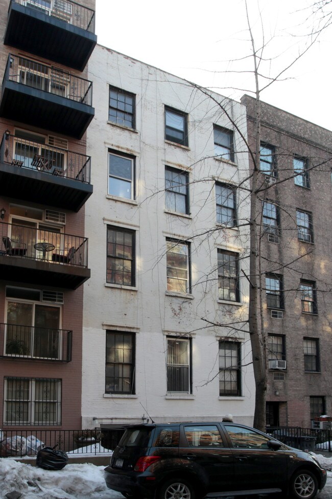 246 W 21st St in New York, NY - Foto de edificio - Building Photo