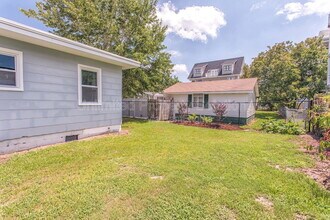 1608 Bonito Ln in Carolina Beach, NC - Foto de edificio - Building Photo