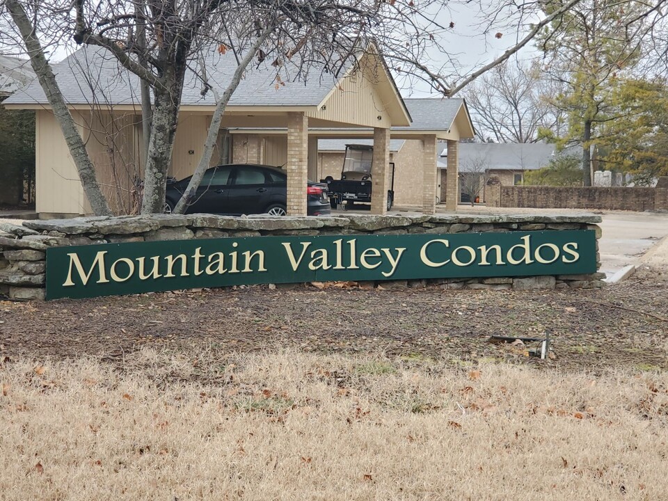 605 Cooper Estates Dr in Mountain Home, AR - Foto de edificio