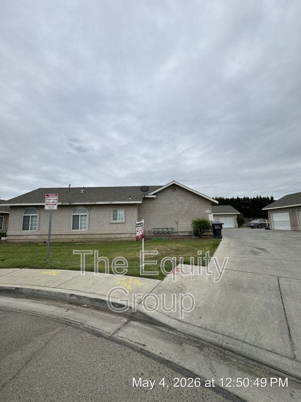 property at 2421 W Sunnyside Ave