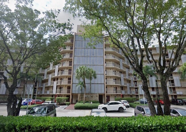 property at 3301 N Country Club Dr