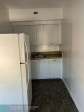 2716 S Dixie Hwy in West Palm Beach, FL - Building Photo - Building Photo