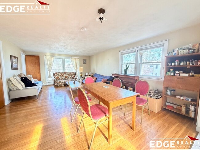 94 Nottinghill Rd, Unit 1 in Boston, MA - Foto de edificio - Building Photo