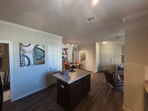 1811 Medical Pkwy in San Marcos, TX - Foto de edificio - Building Photo