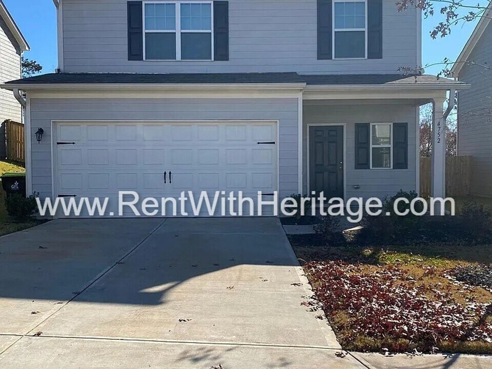 4752 Moccasin Ct in Douglasville, GA - Building Photo