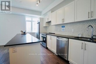 1095-1095 Douglas McCurdy Cmn in Mississauga, ON - Building Photo - Building Photo