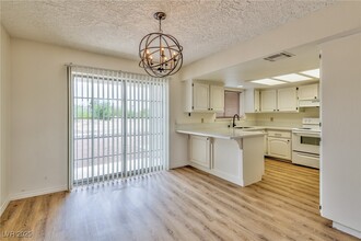 1201 Bourbon St in Pahrump, NV - Building Photo - Building Photo