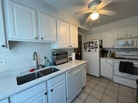 6030 N Sheridan Rd, Unit 513 in Chicago, IL - Building Photo