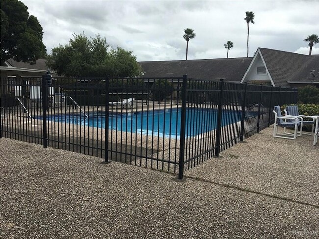 700 Fern Ave W, Unit 5 in McAllen, TX - Building Photo - Building Photo