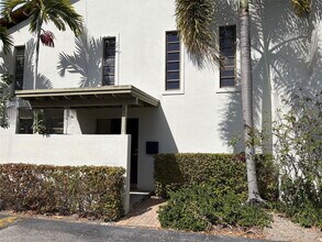 6681 SW 71st Ct in Miami, FL - Building Photo - Building Photo