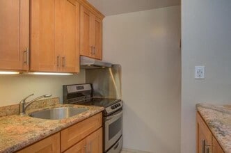 7 Commodore Dr in Emeryville, CA - Building Photo - Building Photo