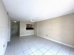 10900 SW 104th St, Unit 109 in Miami, FL - Building Photo - Building Photo