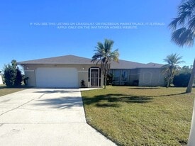 1750 Country Meadows Dr in Sarasota, FL - Building Photo