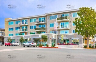 725 Grand Ave in Carlsbad, CA - Building Photo