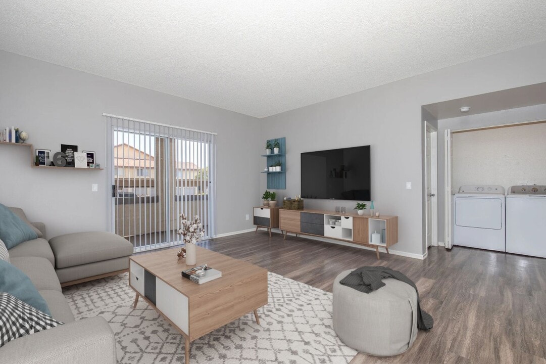 Club Pacifica Apartment Homes in Covina, CA - Foto de edificio