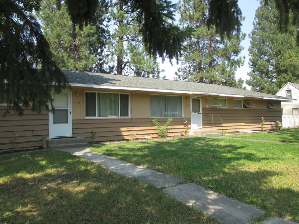 6 Unit Apartment in Spokane, WA - Building Photo