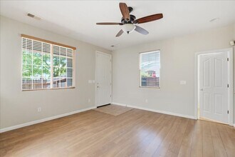 2803 Crested St in West Sacramento, CA - Building Photo - Building Photo