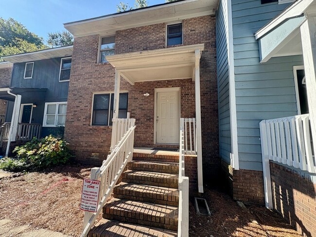 property at 902 Creekside Dr