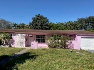 14710 S Spur Dr in Miami, FL - Building Photo