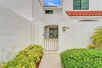 20908 Leeward Ct in Miami, FL - Building Photo - Building Photo