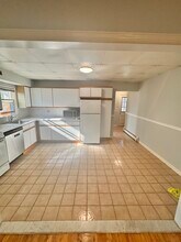 44 Valentine St, Unit Apt #1 in Glen Cove, NY - Foto de edificio - Building Photo
