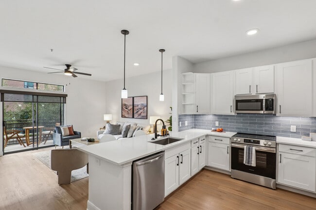 Instrata Upper Kirby in Houston, TX - Building Photo - Building Photo