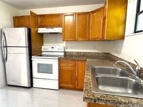5912 Taylor St in Hollywood, FL - Building Photo - Building Photo