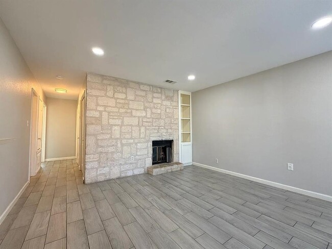 209 E Noton St in Pflugerville, TX - Building Photo - Building Photo