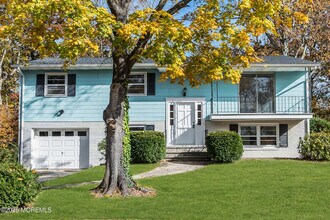 16 Burdge Dr in Howell, NJ - Building Photo - Building Photo