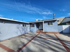 12549 Barbara Ann St in North Hollywood, CA - Foto de edificio - Building Photo