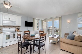 7330 Estero Blvd in Fort Myers Beach, FL - Foto de edificio - Building Photo