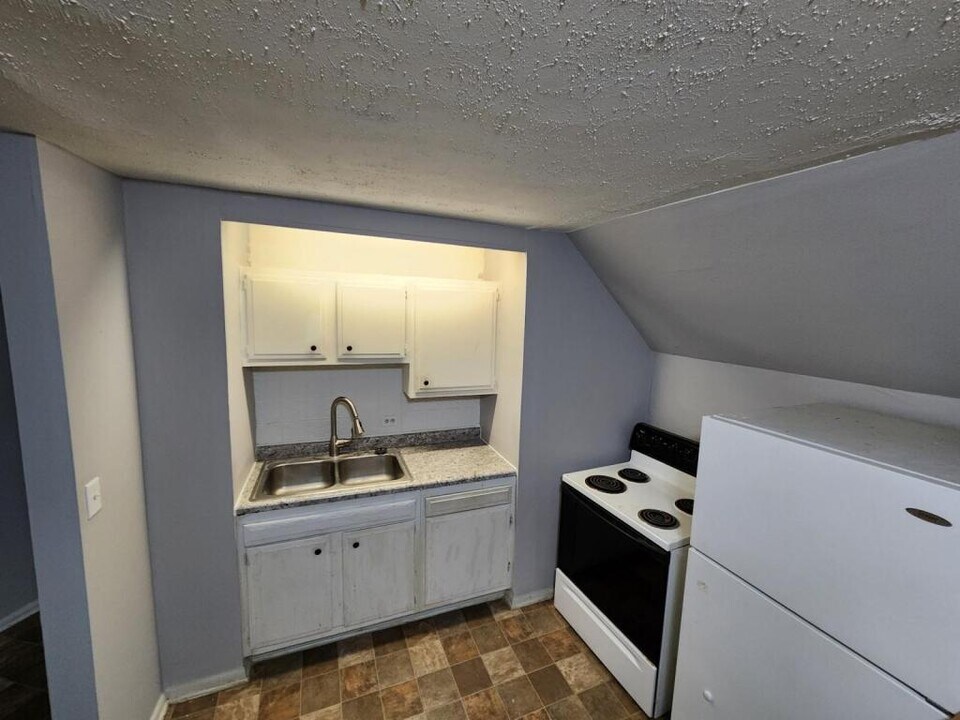 460 Rose Ln NE in Hutchinson, MN - Building Photo