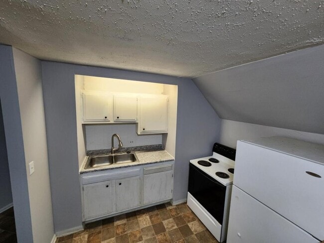 property at 460 Rose Ln NE