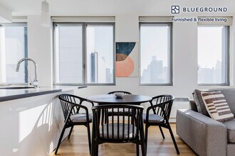 550 W 54th St in New York, NY - Building Photo - Building Photo