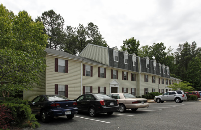 Regency at Longhill in Williamsburg, VA - Foto de edificio - Building Photo