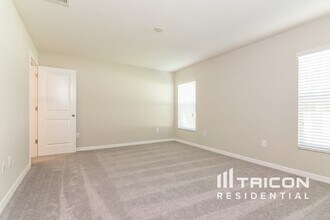 1748 Broad Winged Hawk Dr in Ruskin, FL - Building Photo - Building Photo