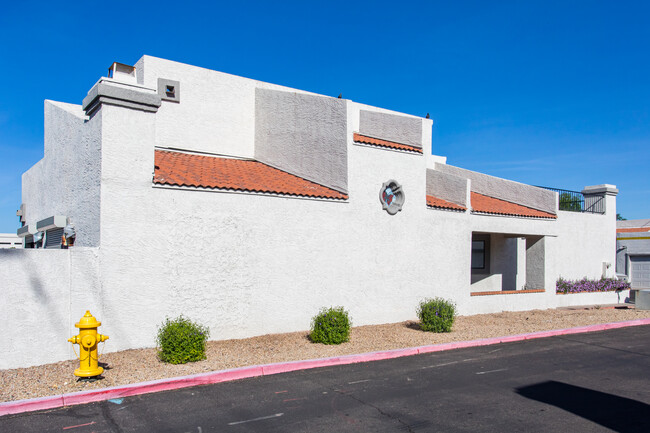 4758 W Caron St in Glendale, AZ - Building Photo - Building Photo