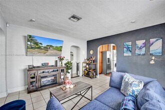2826 Dewey St in Hollywood, FL - Foto de edificio - Building Photo
