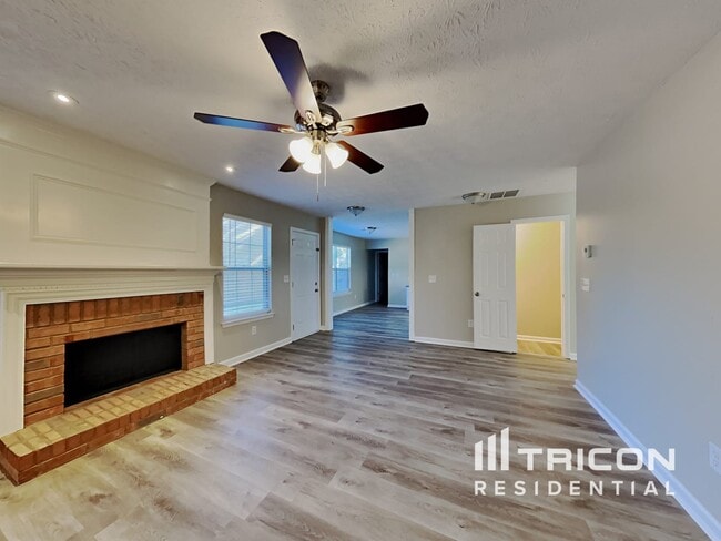 203 Woodcreek Way in Acworth, GA - Foto de edificio - Building Photo