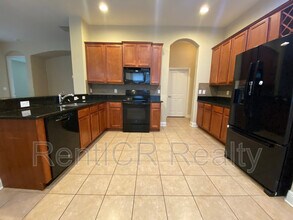 7212 S St Patrick St in Tampa, FL - Foto de edificio - Building Photo