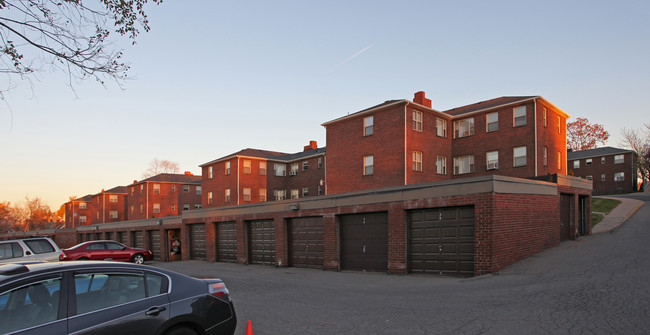 Route 51 and Lebanon Church Rd in Pittsburgh, PA - Foto de edificio - Building Photo