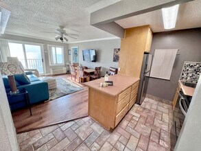 303 Atlantic Ave in Virginia Beach, VA - Building Photo - Building Photo